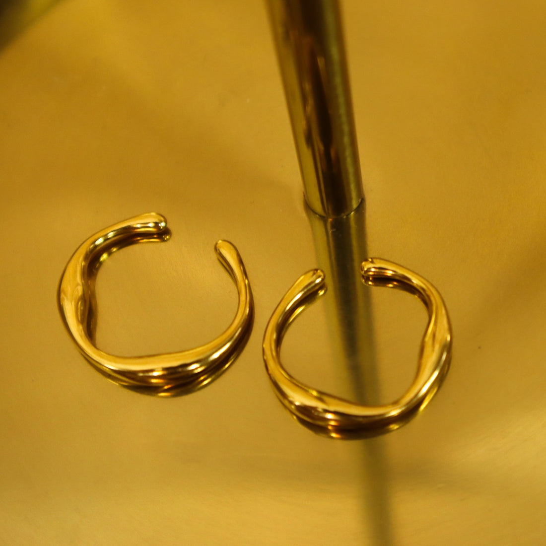 Lavinia Curved Ring 18ct gold plated on stainless steel