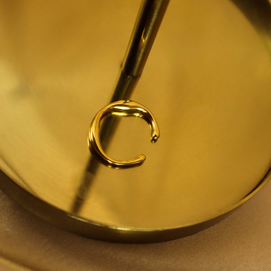 Lavinia Curved Ring 18ct gold plated on stainless steel