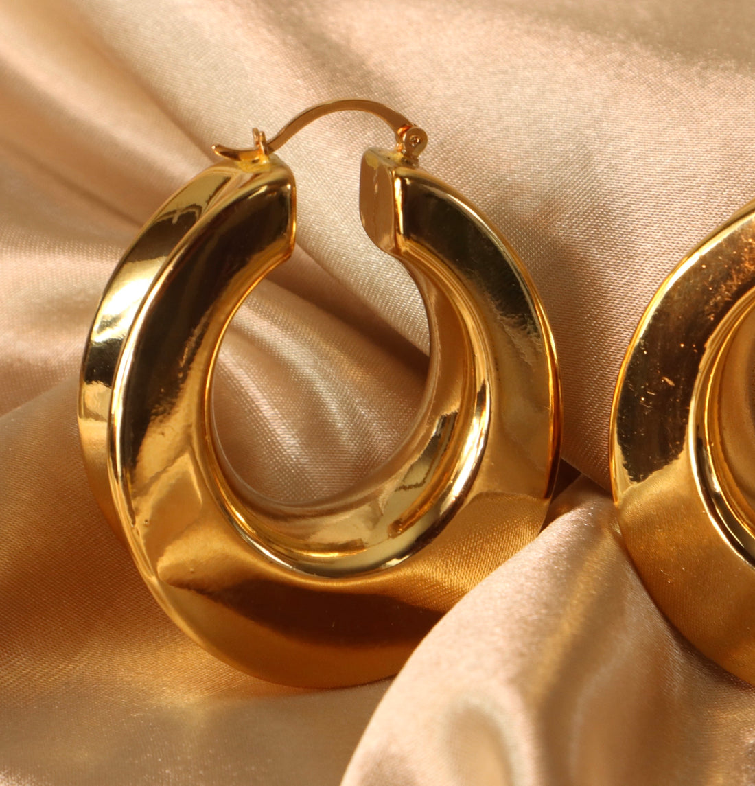 Tyra 18ct gold plated on copper Hoop Earrings